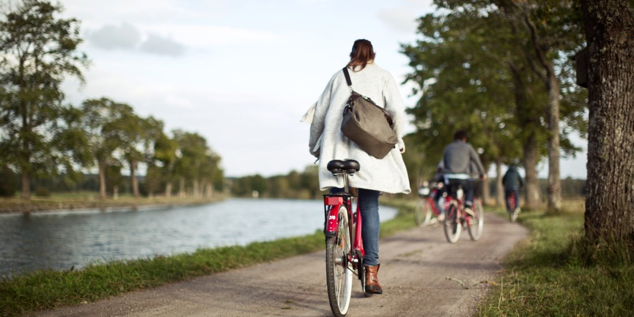 Biking along the beautiful Göta Canal